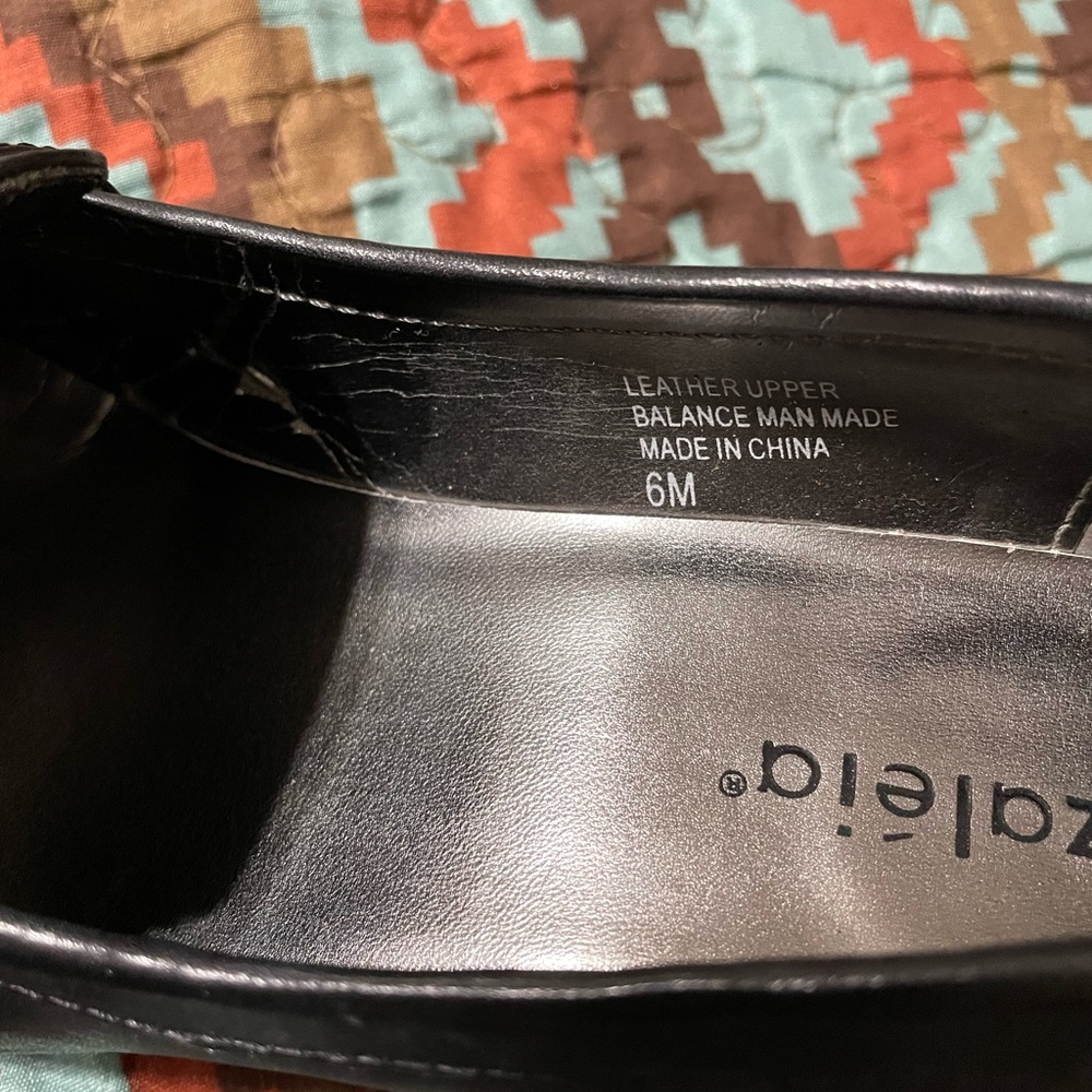 Shoes - Picture 2 of 4